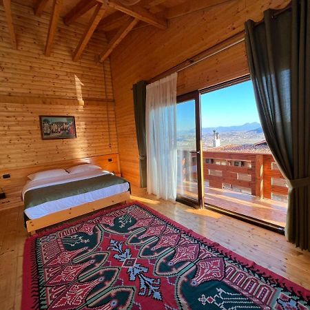 Wooden House Hotel Canaj Luaran gambar