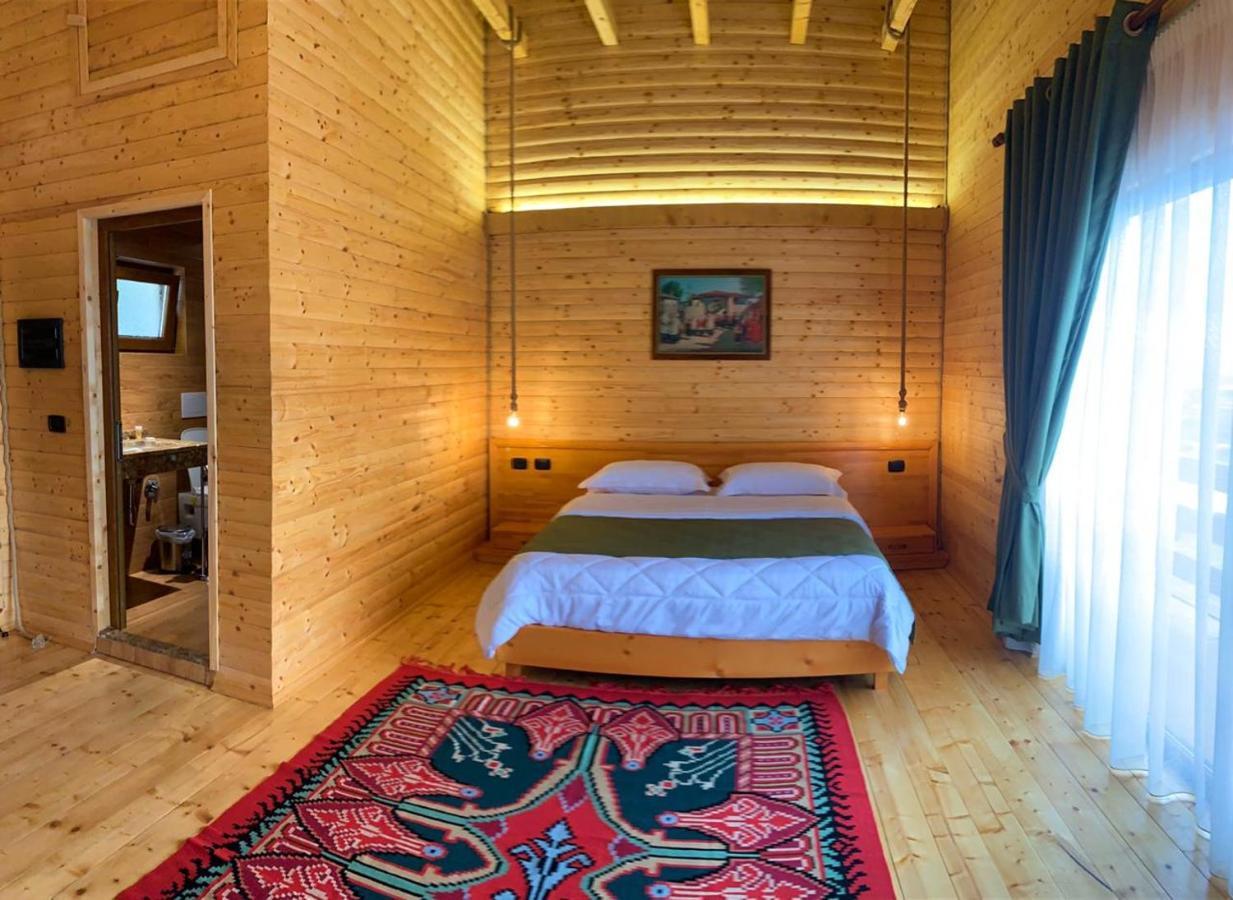 Wooden House Hotel Canaj Luaran gambar