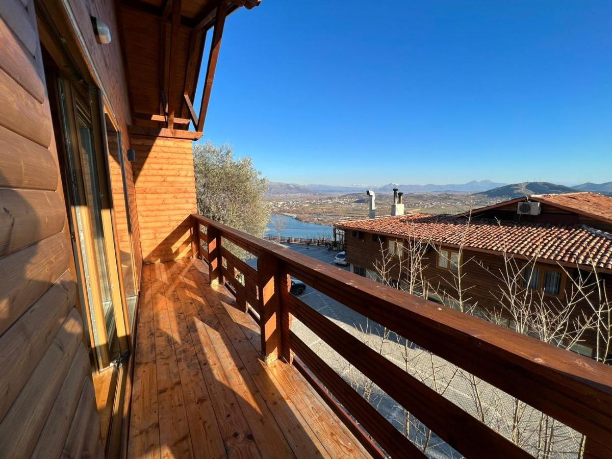Wooden House Hotel Canaj Luaran gambar
