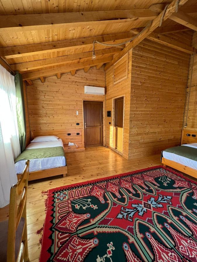 Wooden House Hotel Canaj Luaran gambar
